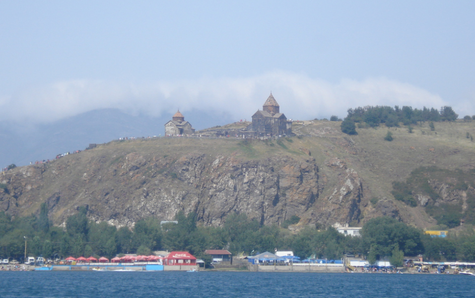 Церковь, озеро Севан